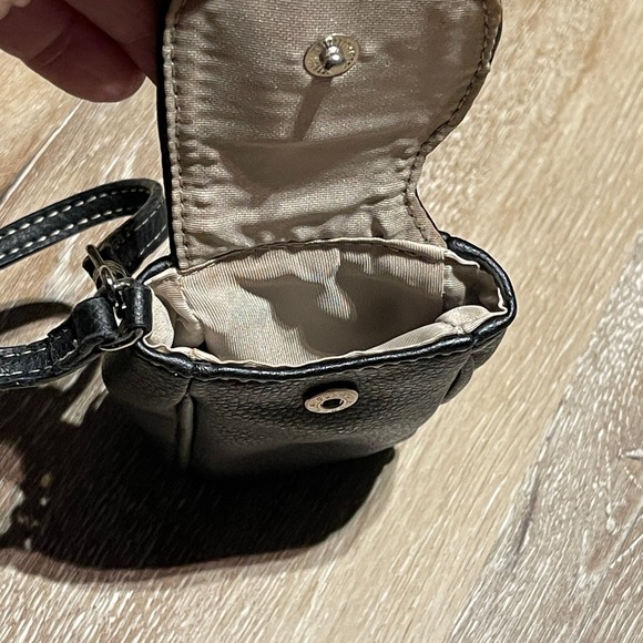 Nine West Black Pebbled Faux Leather Wristlet Pouch with ID Window Silver Tone - Picture 4 of 7